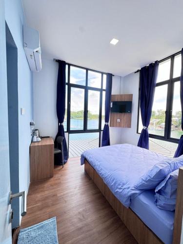 Bau House | RTS - BluLake Guesthouse Tasik Biru Bau