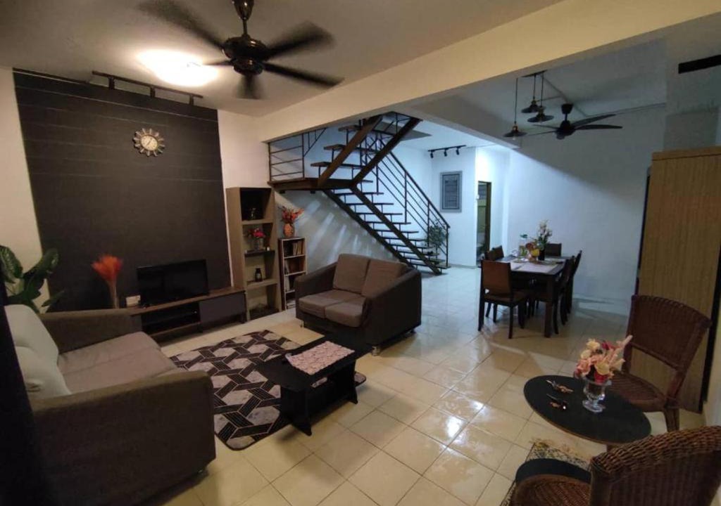 Pasir Gudang Apartment | Rumah teres 2 tingkat & 3 bilik
