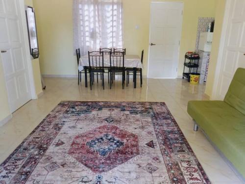 Rambai House | RumahKuningHOMESTAY