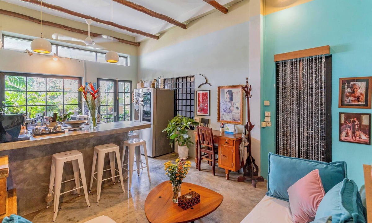 Chamkar Mon Apartment | Sarai Room a Cozy Urban Hideaway with Green Balcony