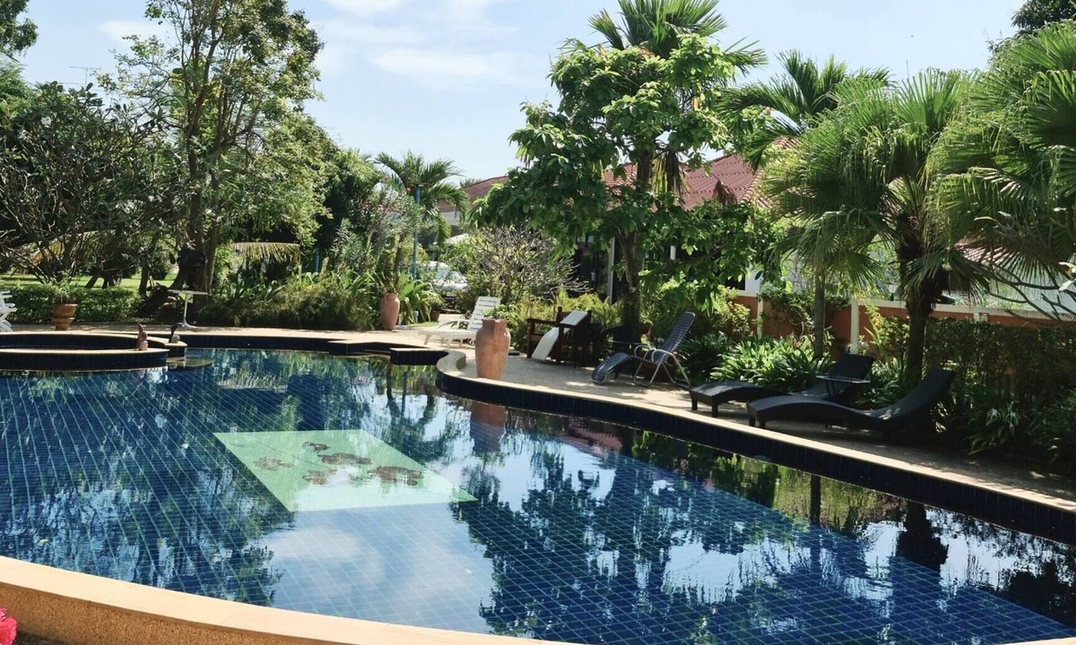 Cha-am House | Schönes Bungalow mit gemeinschaftichem Außenpool und 2km vom Sandstrand enfernt