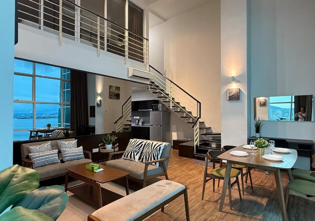 George Town Apartment | Seaview Seafront Duplex in Town with WiFi & Full Kitchen 16