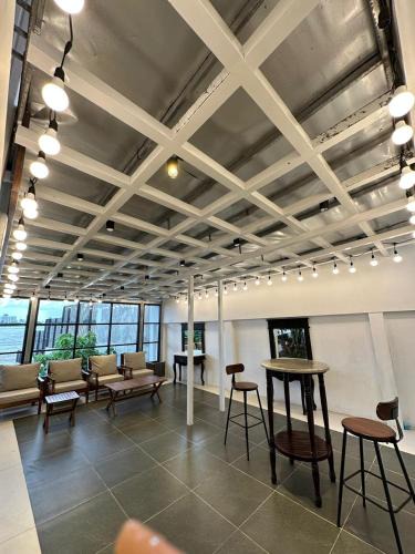 Khsach Kandal House | Secluded home on the Mekong river with Phnom Penh views