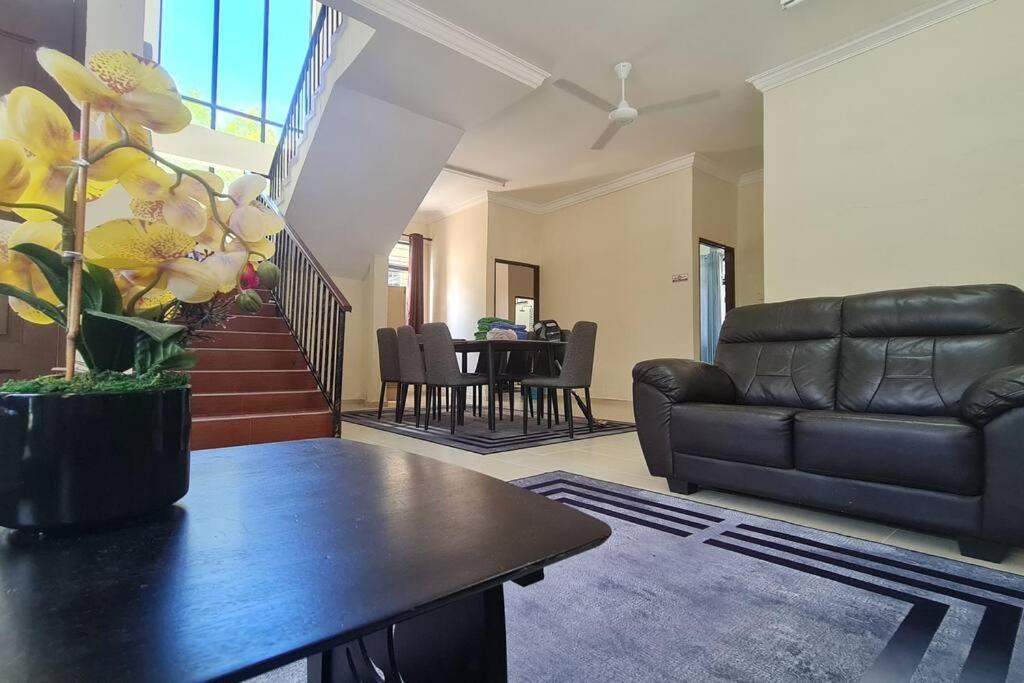Kota Bharu Villa | Sejati KB Homestay 4 BEDROOM
