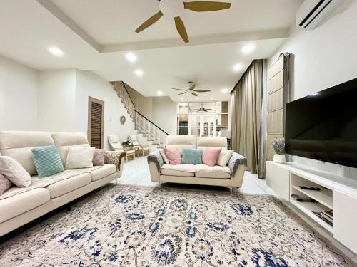 Jalan Bangi House | Serene Homestay Semenyih - Endlot House 4BR for 11 pax
