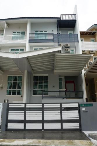 Tanjung Bungah Villa | Shamrock Boutique Villa - Stay for 12 person