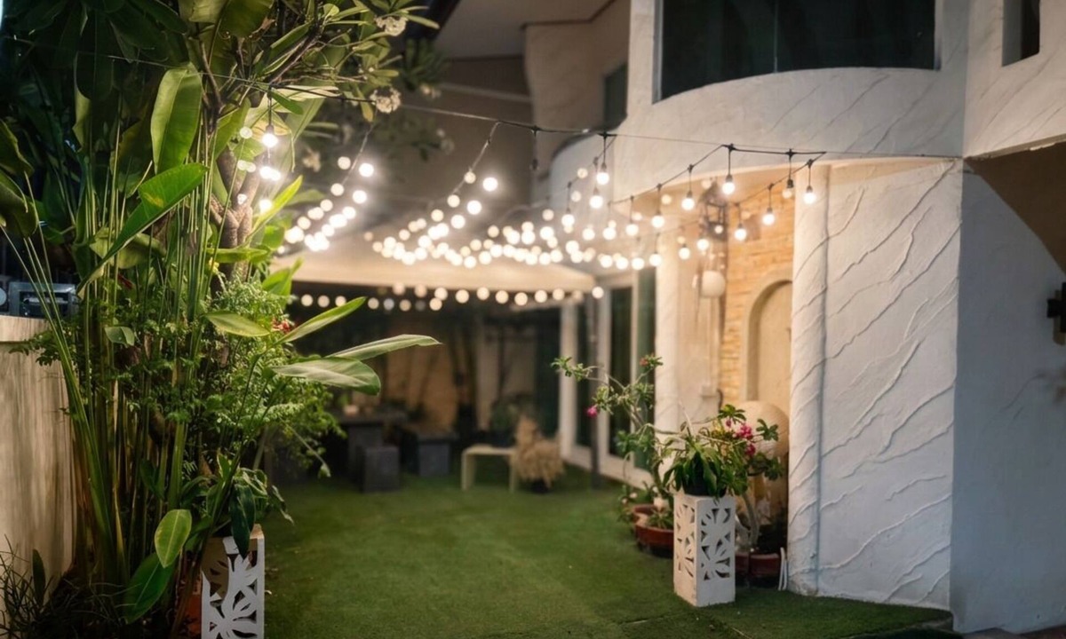 Khlong Tan Villa | Sleep10 | 100" Cinema | Quiet Gated Retreat | Mall