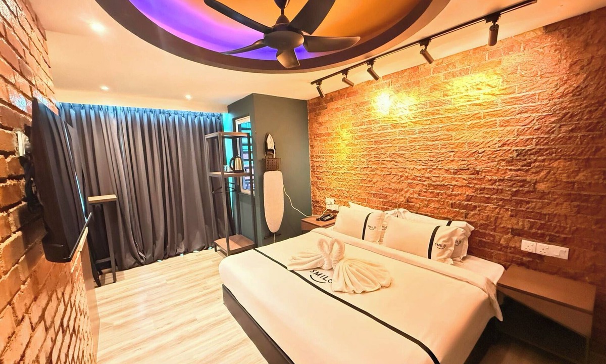 Taman Equine Hotel | Smile Hotel Seri Kembangan