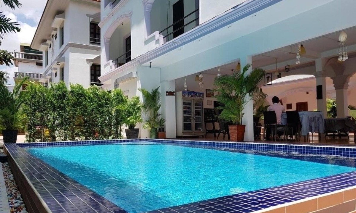 Downtown Siem Reap Bed & Breakfast | Smiley's Guesthouse : Twin Room (Fan & Hot Water)