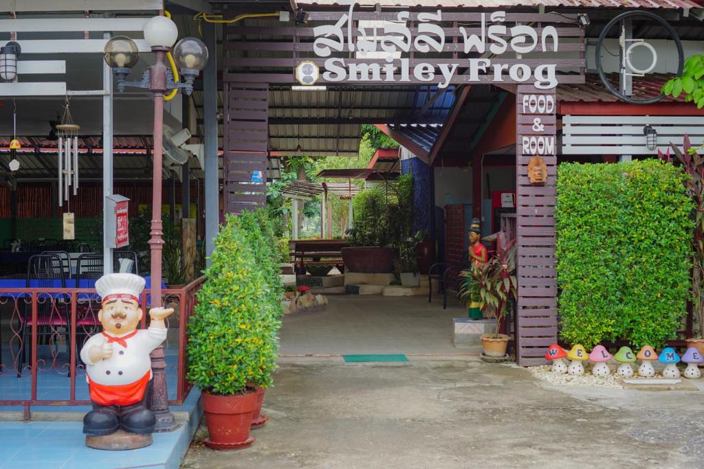 Ban Tai Apartment | Smiley frog