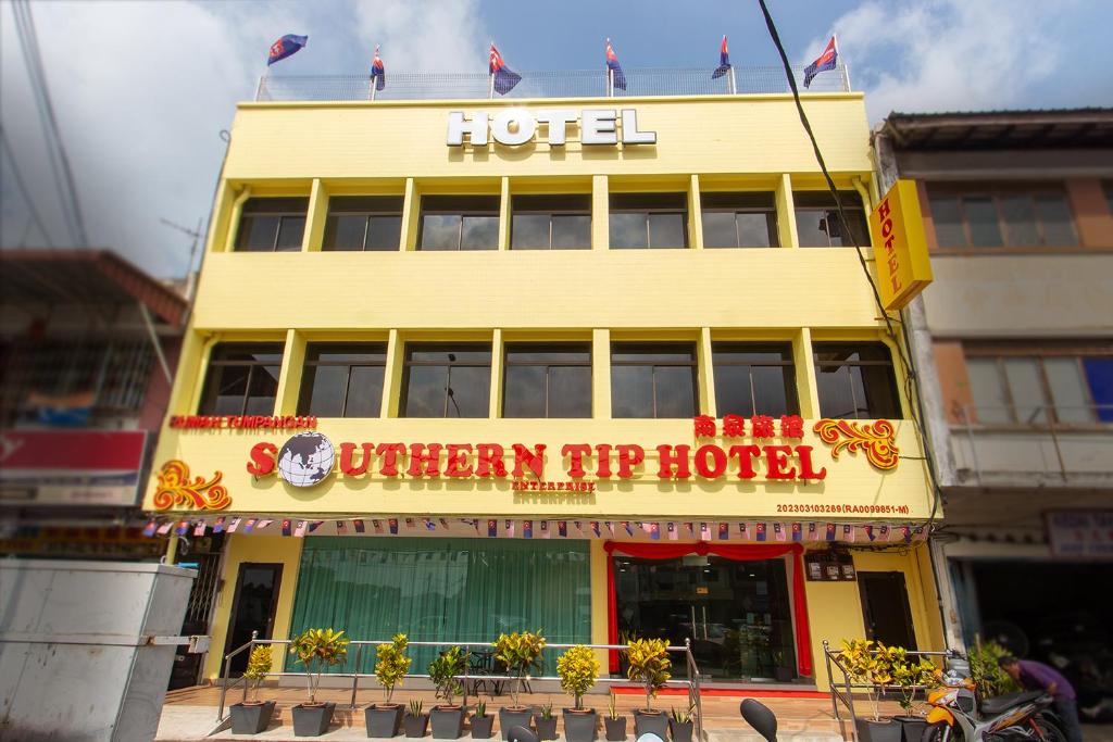 Pontian Hotel | Southern Tip Hotel - City & 100m walk to McDonald's & FREE DOBI