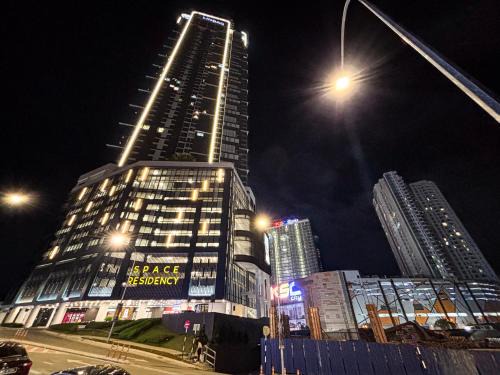 Taman Century Apartment | Space Residency by Lions Bay Walking to KSL City Mall