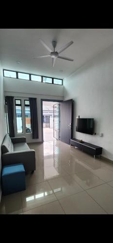 Mersing House | Spacious 4 bedroom homestay