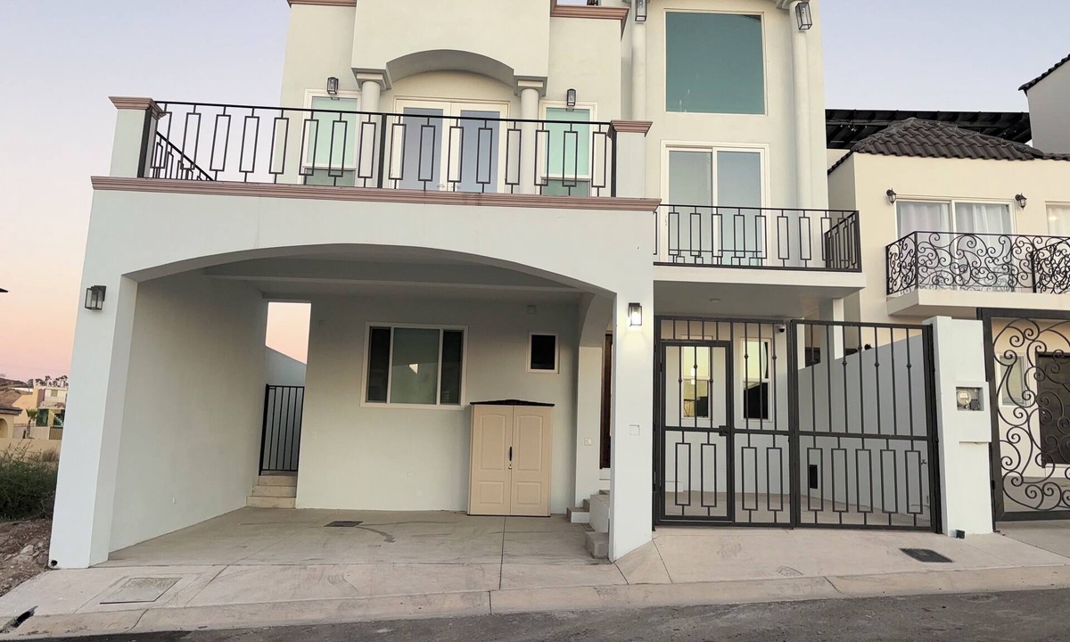 Rosarito House | Spacious 4-bedroom house with game room and beach club in charming Rosarito
