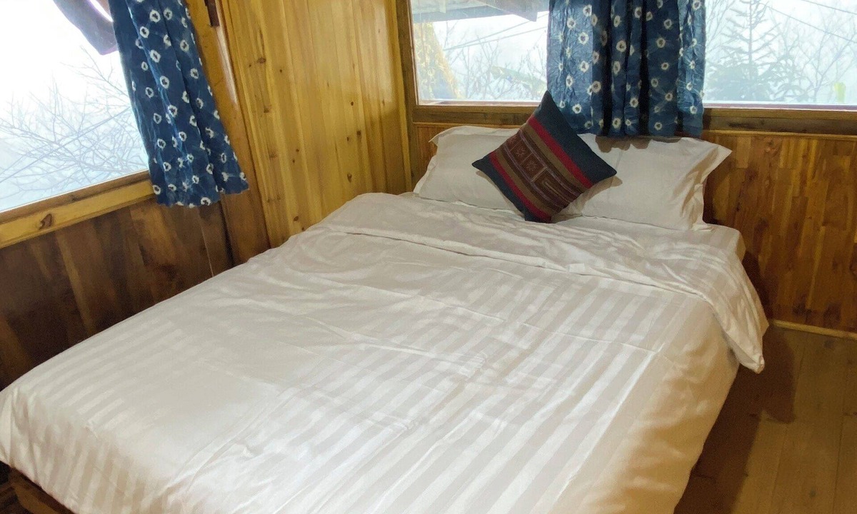 Hau Thao House | Spacious 5-bedroom bungalow in tranquil Lào Cai with AC