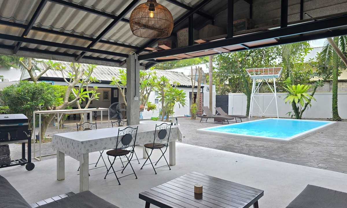 Chang Phueak House | Spacious 5-bedroom house with private pool in Jed yod Chiang Mai 5min to Nimman