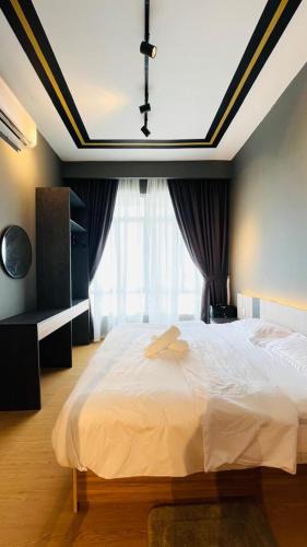 Kuantan Apartment | Spacious Apartment near IIUM Medical Centre, ECR & Teluk Cempedak with Smart TV & Pool