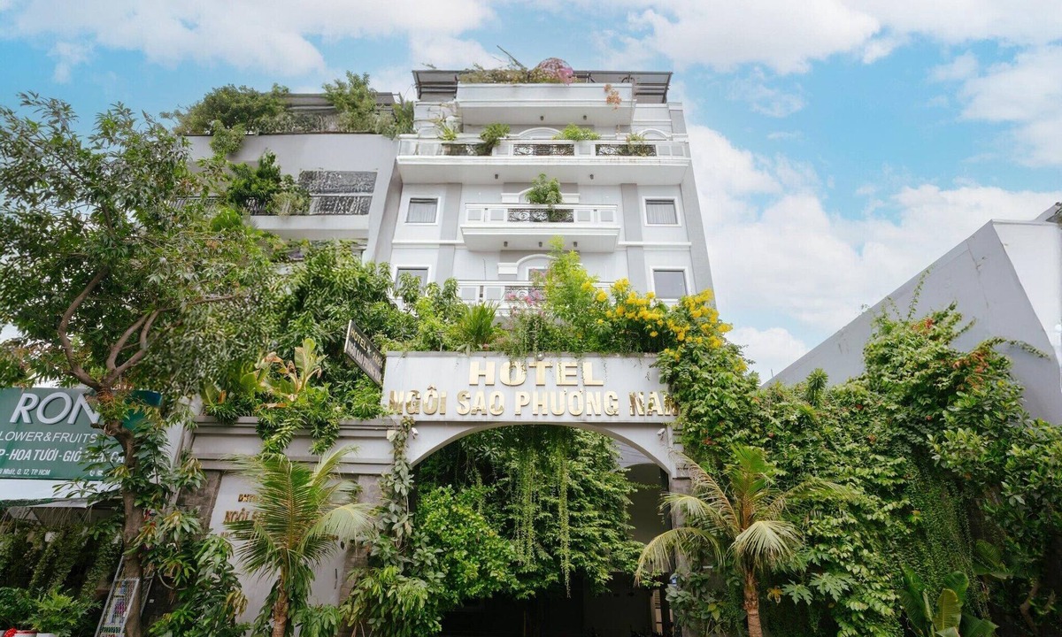 District 12 House | Spacious Family Stay with Free Parking and Wifi
