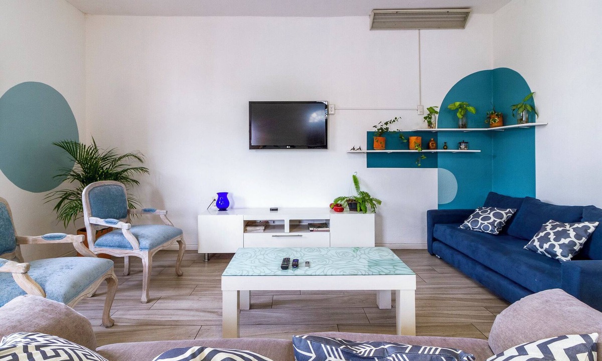 Americana Apartment | Spacious Nomad friendly Apartment walking distance to Americana and GDL Downtown