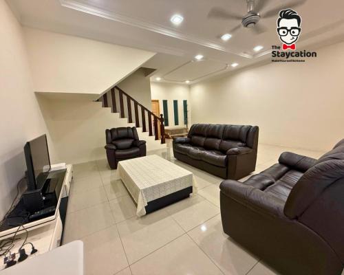 Kota Samarahan House | Staycation Homestay 83 Unigarden near Unimas