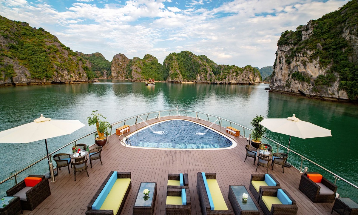 Hoan Kiem Boat Rental | Stellar of the Seas