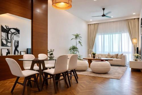 Seri Tanjung Pinang Apartment | Straits Quay Seafront Suite l Panoramic Seaview