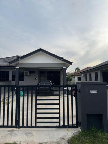Kampung Penarik House | Student Homestay