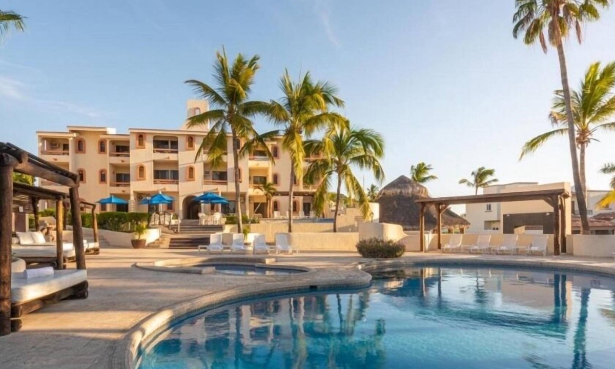 Campo de Golf Fonatur Hotel | Stunning 1BR Junior Suite Steps to Punta Sur Golf Course