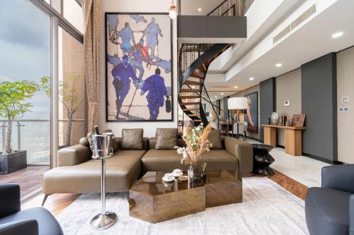 Bach Dang Riverside Apartment | Stunning 4-Bed 300m Penthouse in the City Centre