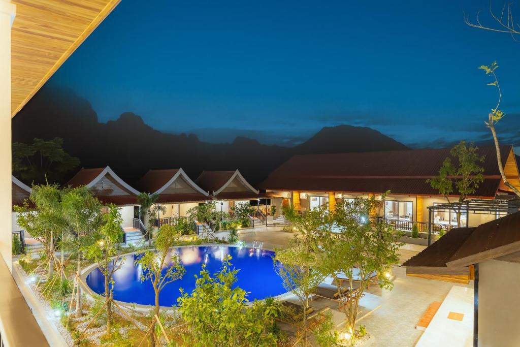 Vang Vieng Resort | Sunset Mountain View Resort
