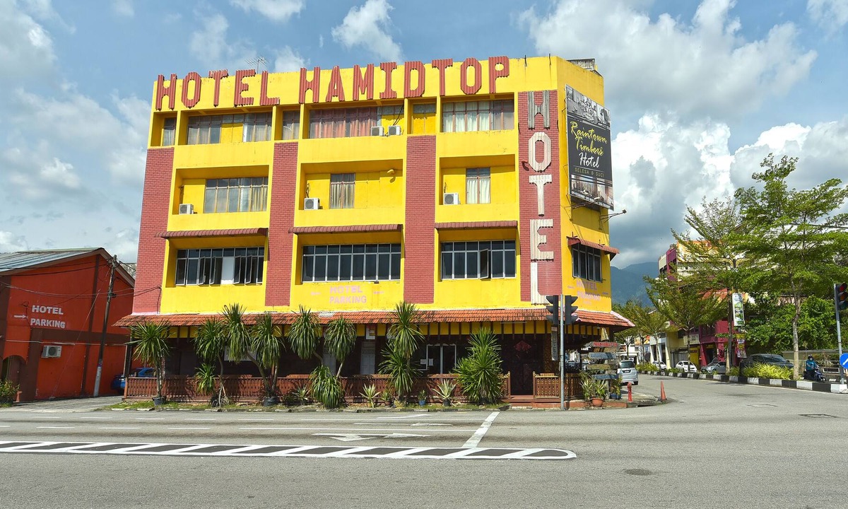 Larut Hotel | Super OYO Capital O 90659 Raintown Timbers Hotel