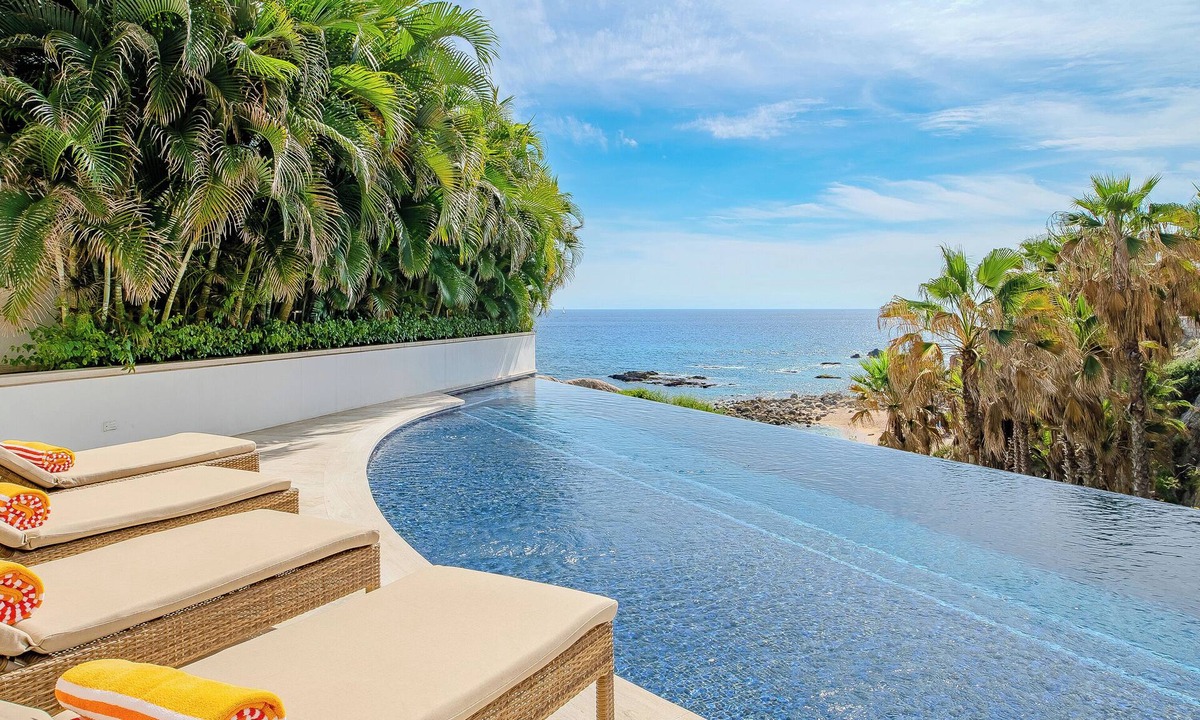 Cabo Bello Villa | Swimmable Beachfront Luxury Villa w/Heated Pool, Spa & Game Room in Cabo Bello