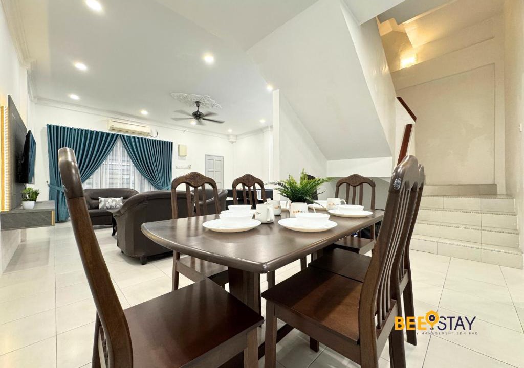 Larut House | Taiping 3 Storey House Spacious 12 Pax Pool Table&Netflix