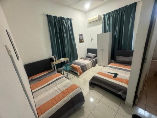 Gurun House | Taman Sri Utama Gurun - Room Only
