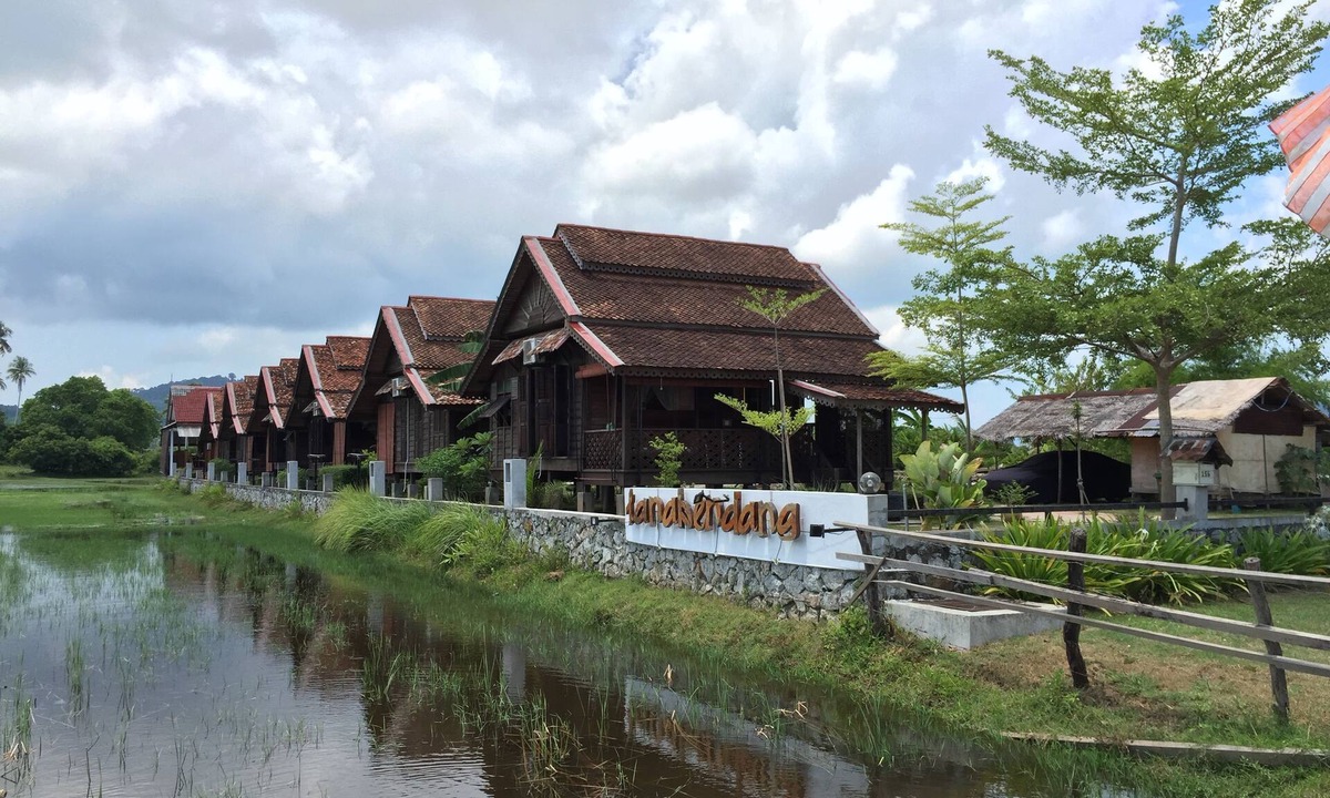 Kampung Kedawang Hotel | Tanabendang Banglos