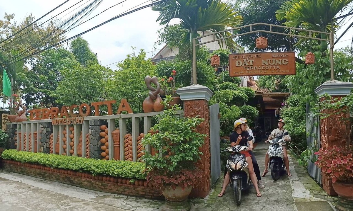 Thanh Ha Hostel | Terra Cotta Homestay and Hostel