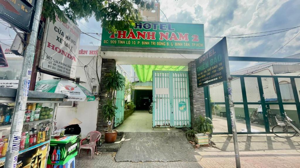 Binh Tan Apartment | Thành Nam 2 Hotel - 909 TL10, Q. Bình Tân - by BayHostel