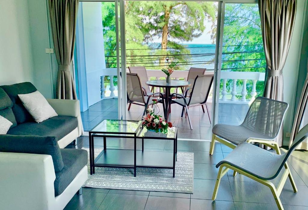 Cha-am Hotel | THE BEACH CHA AM Suites