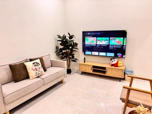 Taman Canning House | The Crayon Shin-chan Themed Stay Family Ipoh By LUX SUITE
