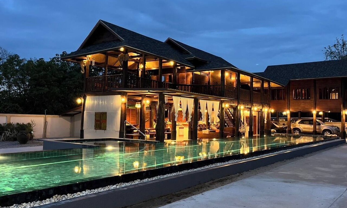 San Pa Thong Resort | The Elephant House and Pool Villas