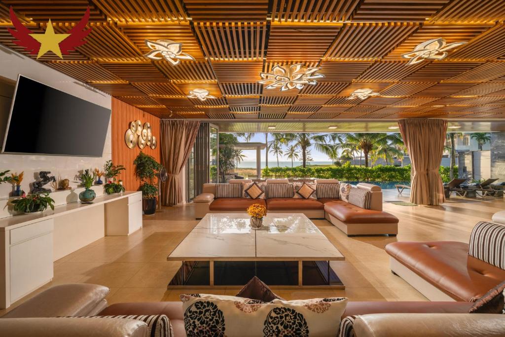 Ngu Hanh Son Villa | The Five Stars Villa 8 Bedrooms Beachfront