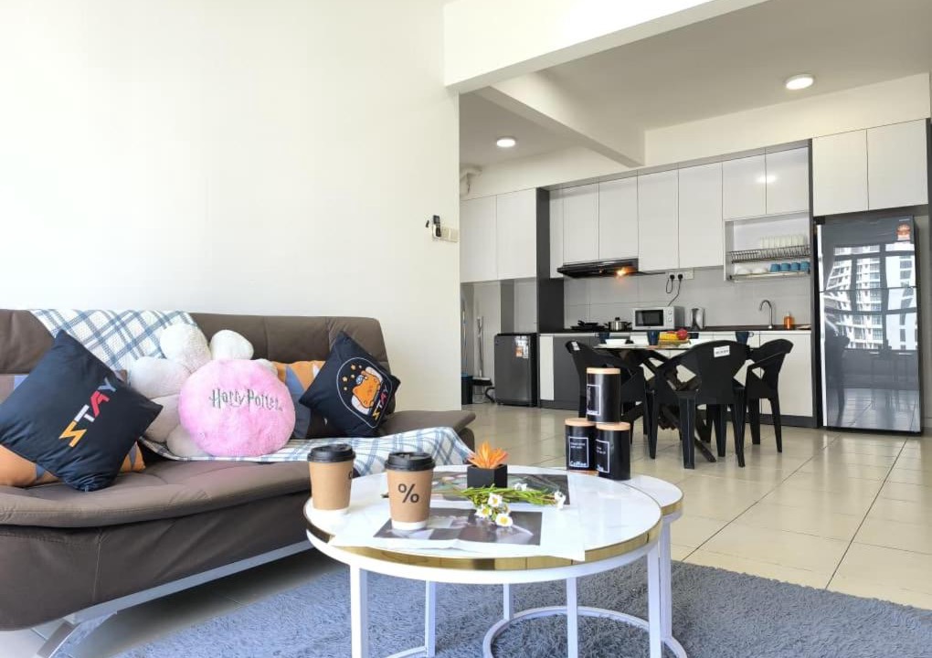 Sekudai Apartment | The Garden 3BR Family Suites Skudai Netflix BySTAY
