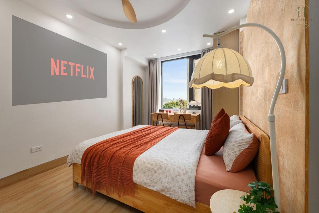 Thuy Khue House | The H Residence West Lake - Sunlit Studios, Netflix & Free Laundry