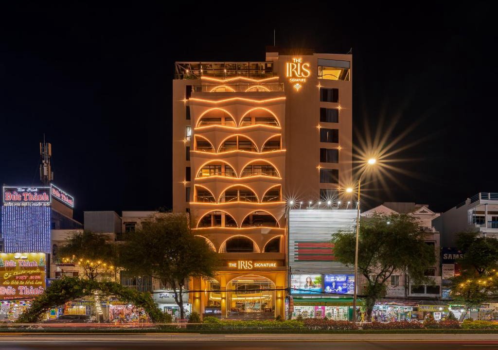 Ninh Kieu Hotel | The IRIS SIGNATURE HOTEL AND SPA