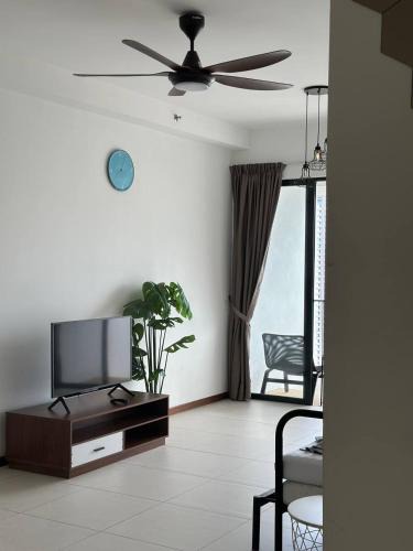 Seri Tanjung Pinang Apartment | The Landmark Comfort Relax Spacious Sea View By IZ