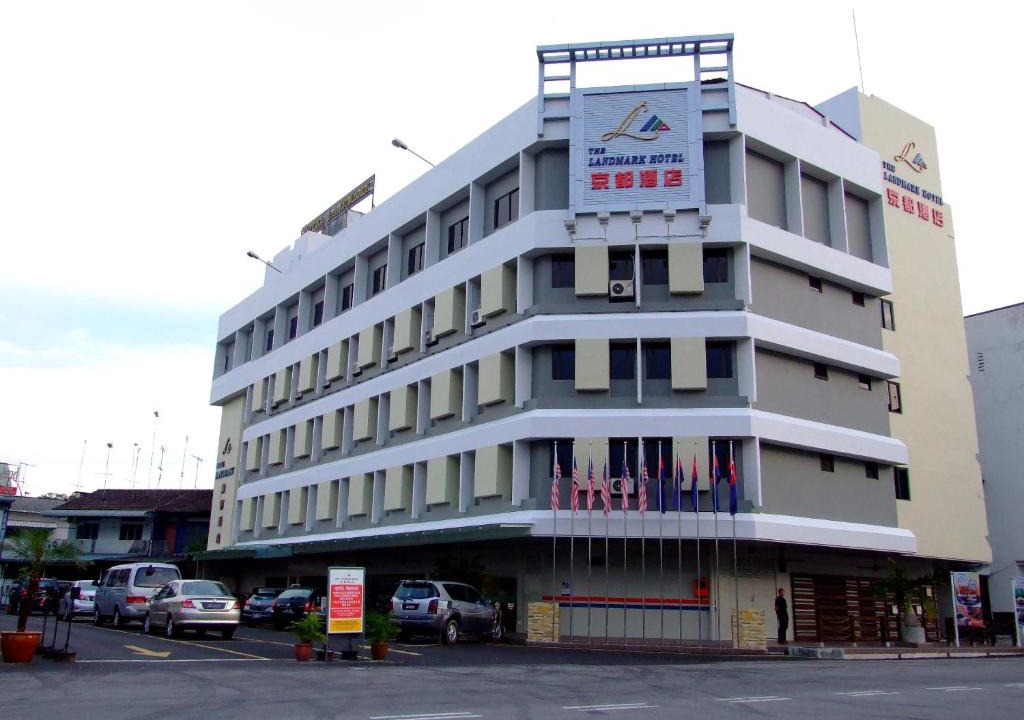 Pegawai Hotel | The Landmark Hotel