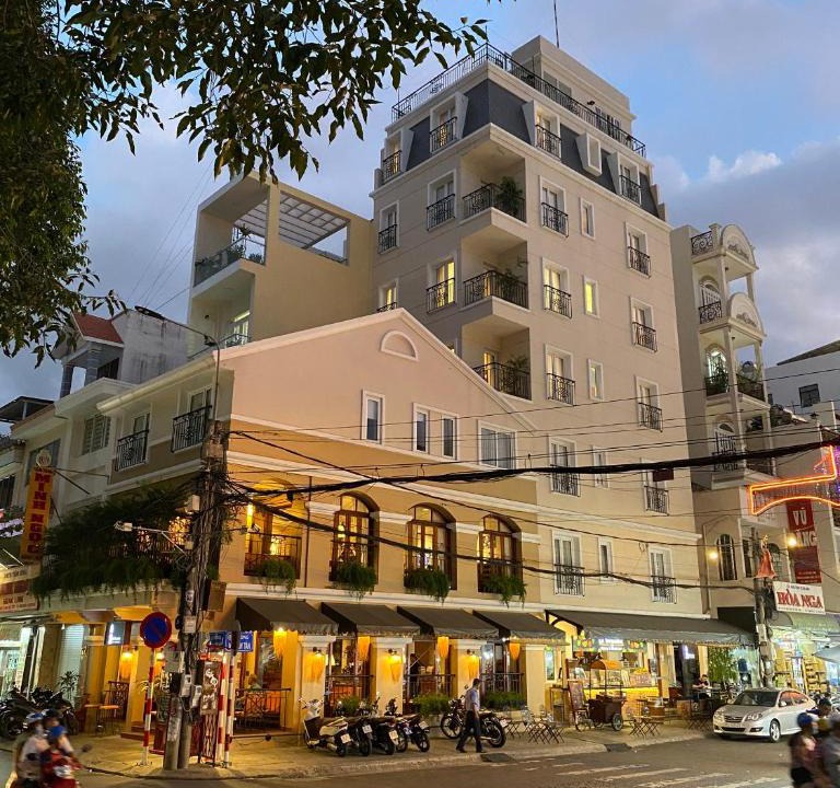 Ninh Kieu Hotel | The Lighthouse
