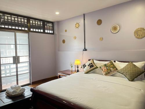 Bang Phra Hostel | The Memory Hostel