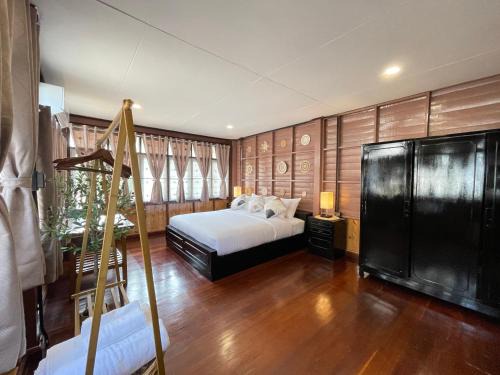 Bang Phra Hostel | The Memory Hostel