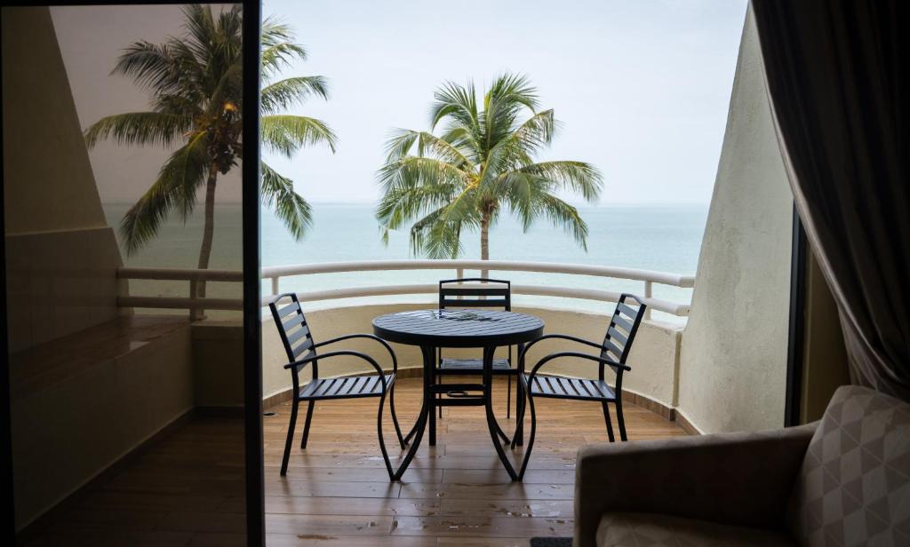 Si Rusa Apartment | The Oasis, Regency Tanjung Tuan